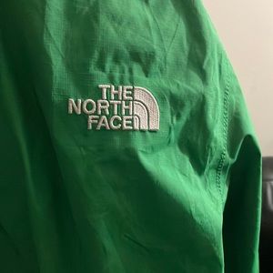North face green hyvent water repellent thermal jacket. Barely used at all